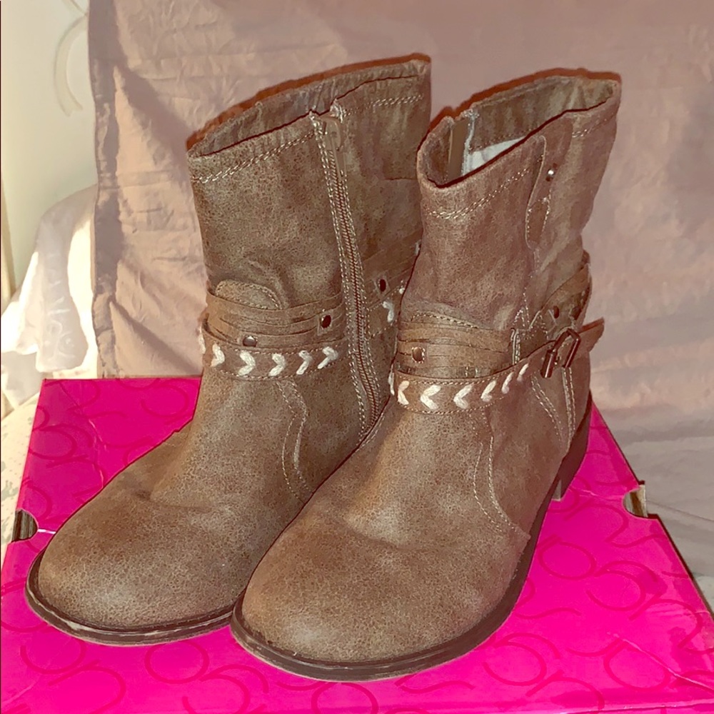 Taupe fabric boots